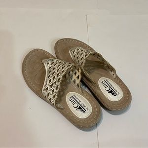 Cliffs by White Mountain sandals, size 6M